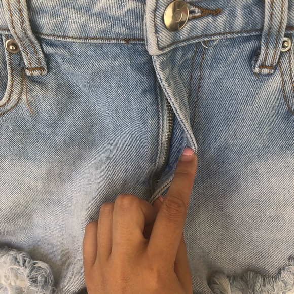 EUC Forever 21 Classic Blue Denim Shorts - Picture 3 of 7